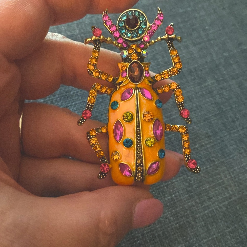 READ Large Beetle Brooch Yellow to Orange Coloration - Picture 2 of 4